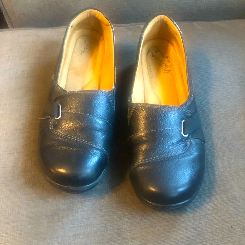 Black Natural Soul women’s size 9 shoe . Moderate wear . Very comfy !